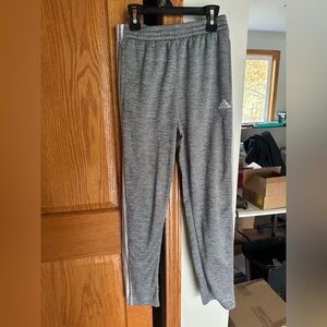Like new. Adidas Kids Heather Gray fleece lines Sweatpants